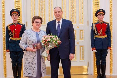 Государственная награда – депутату областного парламента 